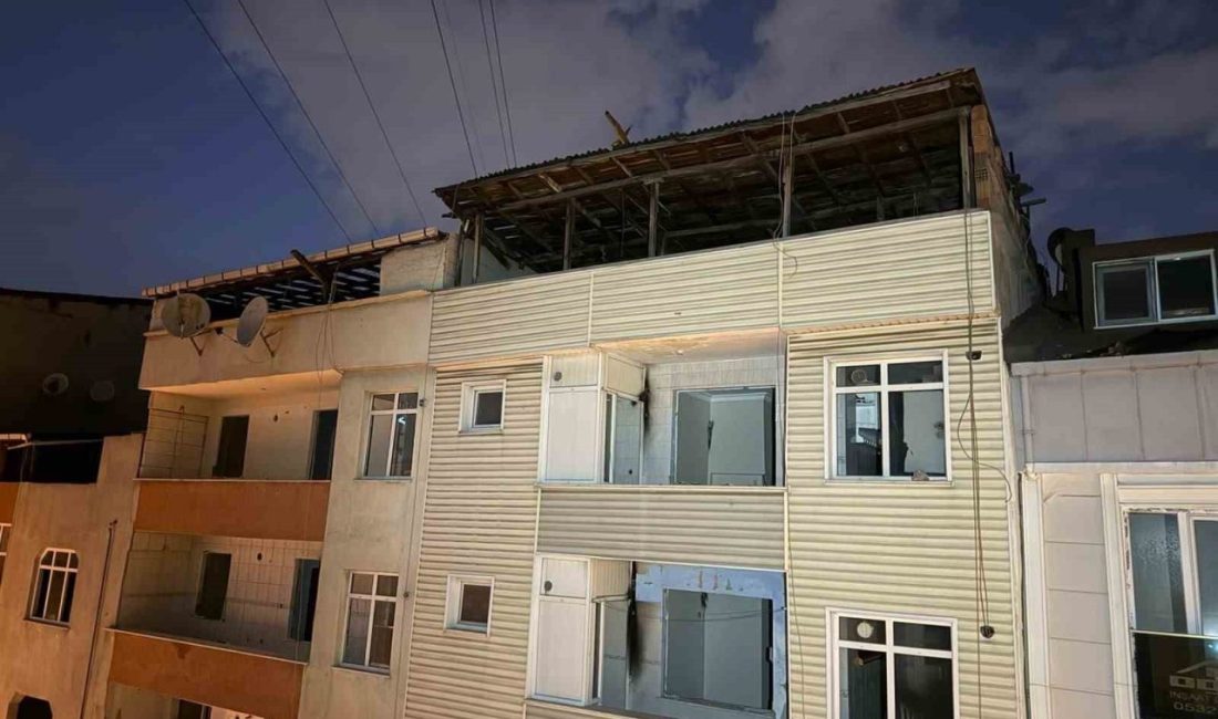 Küçükçekmece’de kısa süreli etkili olan fırtına nedeniyle 5 katlı bir