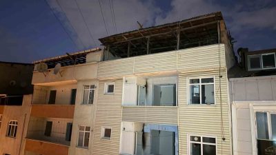 Küçükçekmece’de kısa süreli etkili olan fırtına nedeniyle 5 katlı bir