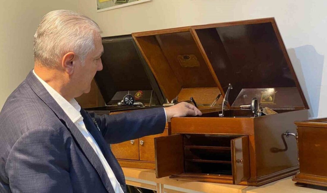 Çevirmeli 165 gramofon, yaklaşık 20 bin plak ve ilk ses
