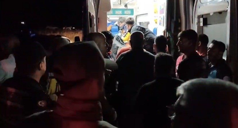 Elazığ’da yüzmek için Hazar Gölü’ne giren 16 yaşındaki çocuğun cansız