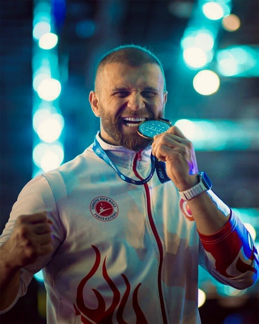 Milli sporcu Kadir Yıldırım, Bolu’da düzenlenen Türkiye Kick Boks Şampiyonası’nda
