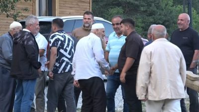 Bursa’nın İnegöl ilçesinde yaşayan Erzurum İspir Irmak köylüleri, geleneksel hale