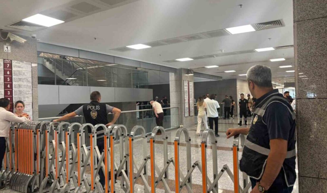 İstanbul Adalet Sarayı’nda tutuklanması talebiyle hakimliğe sevk edilen hırsızlık zanlısı,