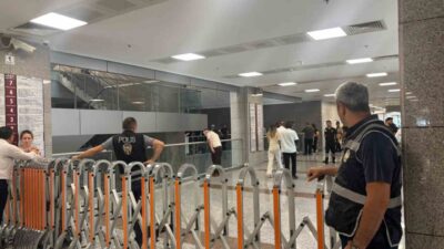 İstanbul Adalet Sarayı’nda tutuklanması talebiyle hakimliğe sevk edilen hırsızlık zanlısı,