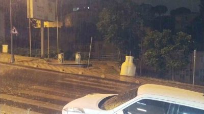 İstanbul’da beklenen yağış gece saatlerinde başladı. Yağış, aralıklarla etkisini göstermeye