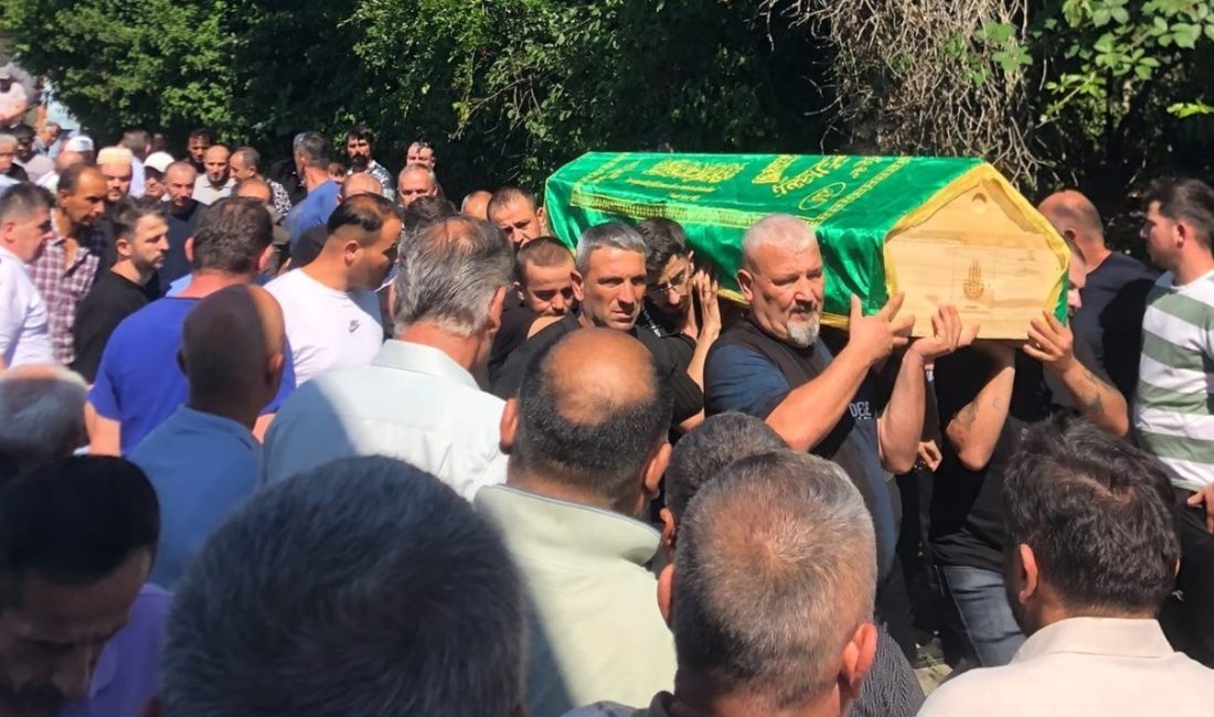 İstanbul’da kazada hayatını kaybeden genç, memleketi Zonguldak’ta son yolculuğuna uğurlandı.