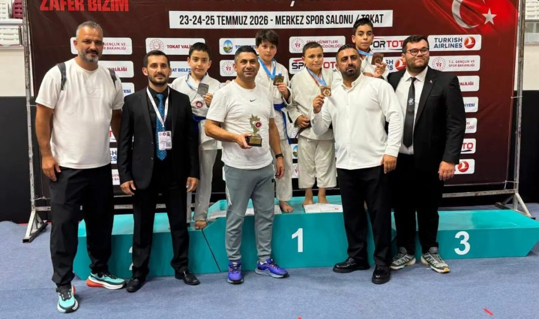Tokat’ta düzenlenen Süper Minikler Türkiye Judo Şampiyonası’nda mücadele eden Sivaslı