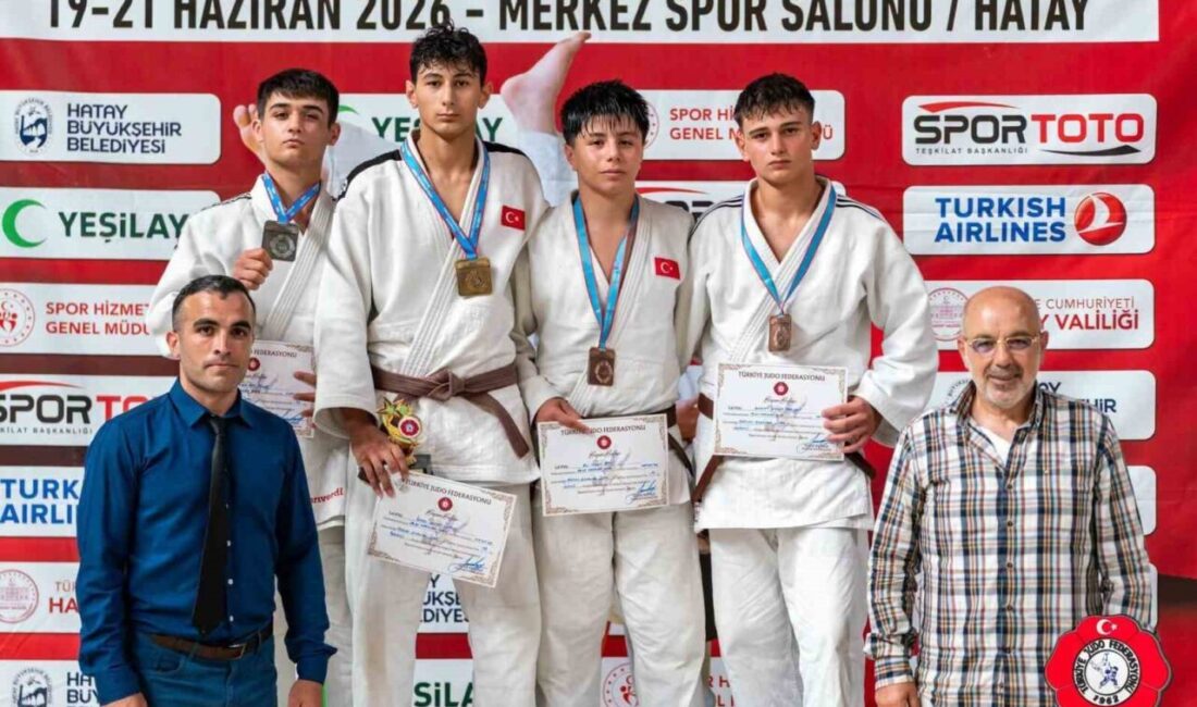 Kocaeli Büyükşehir Belediye Kağıtspor sporcuları, son iki haftada katıldıkları ulusal
