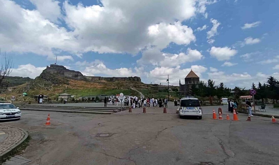 Türkiye’nin önemli turizm destinasyonlarından Kars, yaz tatilinin başlamasıyla birlikte yerli