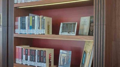 Ressam ve akademisyen Ömer Aydın’ın Bursa’nın gündelik hayatından izler taşıyan