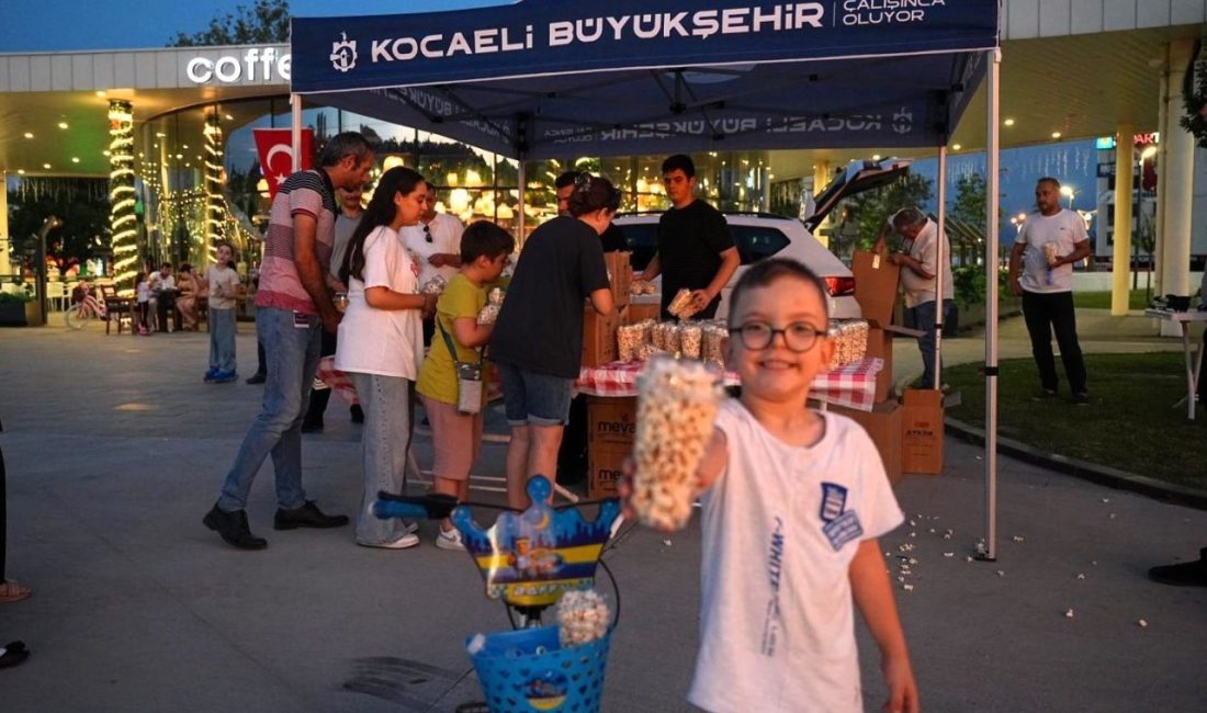 Kocaeli Büyükşehir Belediyesi tarafından kentin farklı noktalarında düzenlenen “Yaz Neşesi