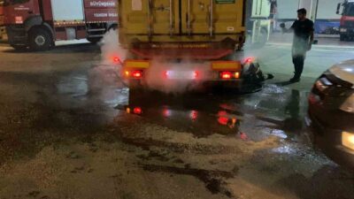 Bursa’nın İnegöl ilçesinde seyir halindeki tırın arka lastiğinin patlaması sonucu