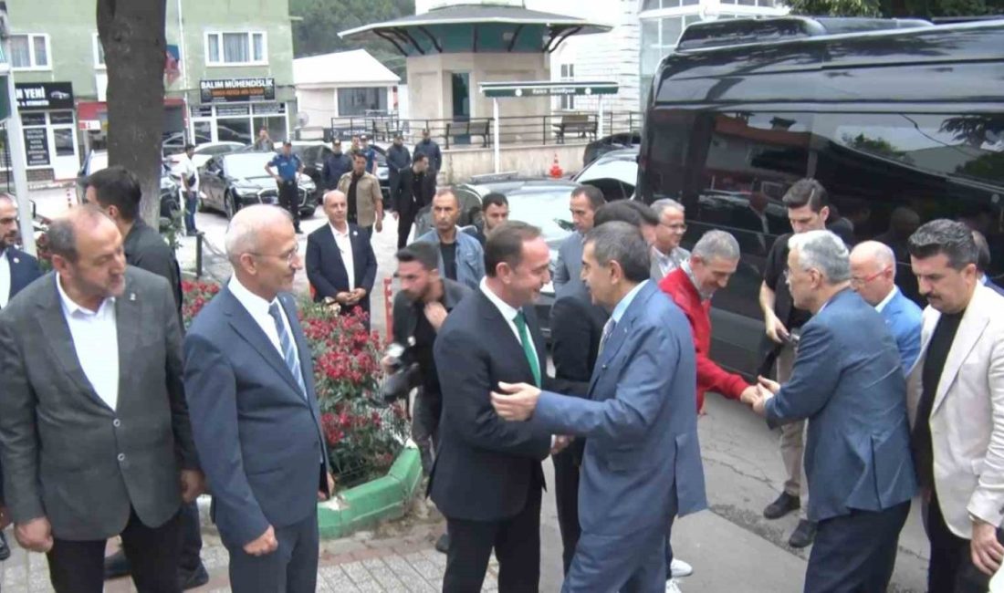 Bursa’da düzenlenen Büyük Erzurum Yayla Şenliği’nde Erzurumlu vatandaşlarla buluşan Milli