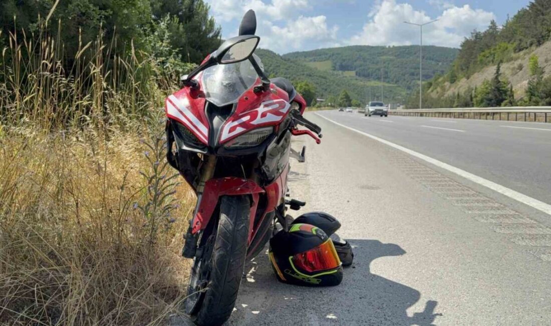 Samsun’un Atakum ilçesinde motosikletin tıra arkadan çarptığı kazada 2 kişi