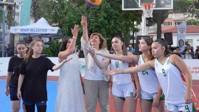 Sinop’ta bu yıl 9’uncusu düzenlenen Uluslararası Mustafa Berkay Akbaş Sokak