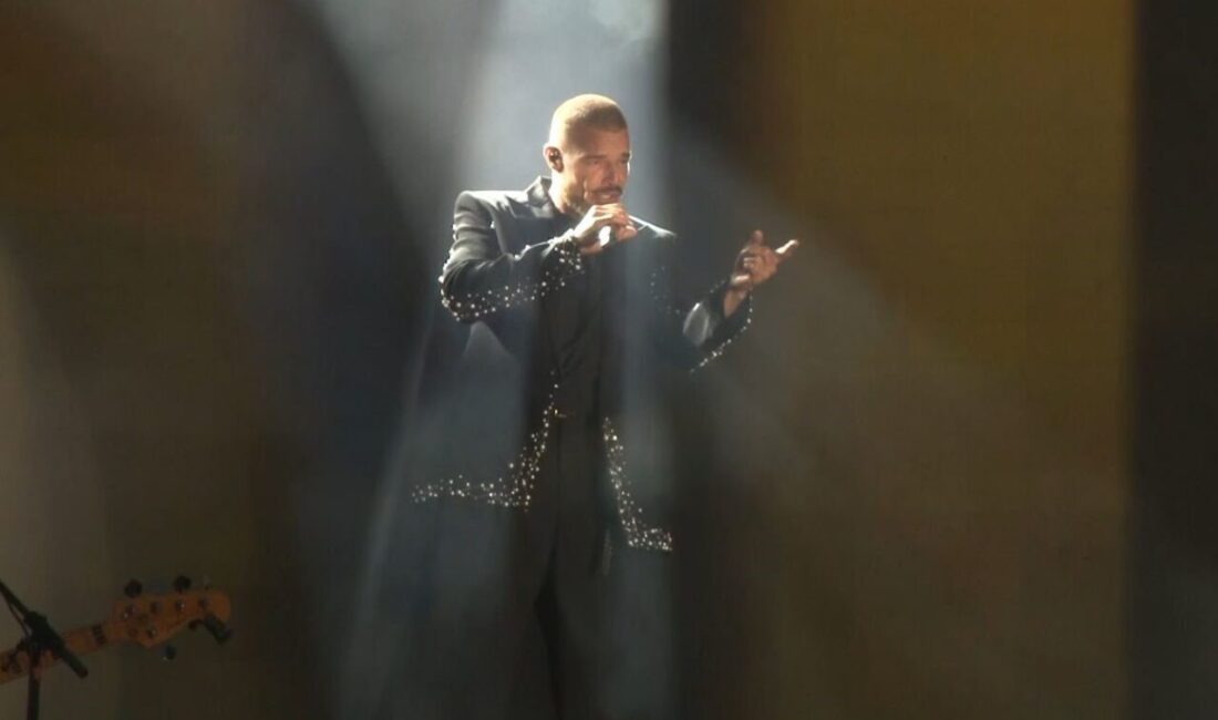 Dünyaca ünlü Latin pop yıldızı Ricky Martin, 15 yıl aradan