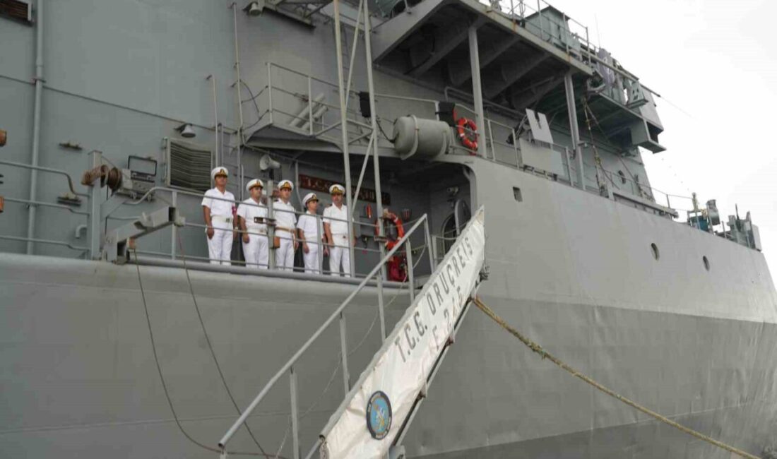 Türk Deniz Kuvvetleri Komutanlığı’na bağlı TCG Oruçreis, ABD’nin 250’nci kuruluş