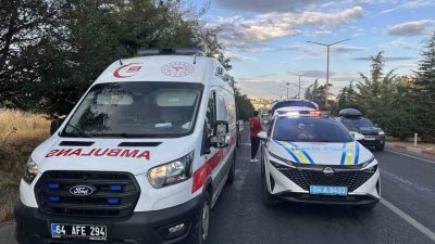 Uşak’ta otomobilin tırın dorsesine arkadan çarpması sonucu 4 kişi yaralandı.