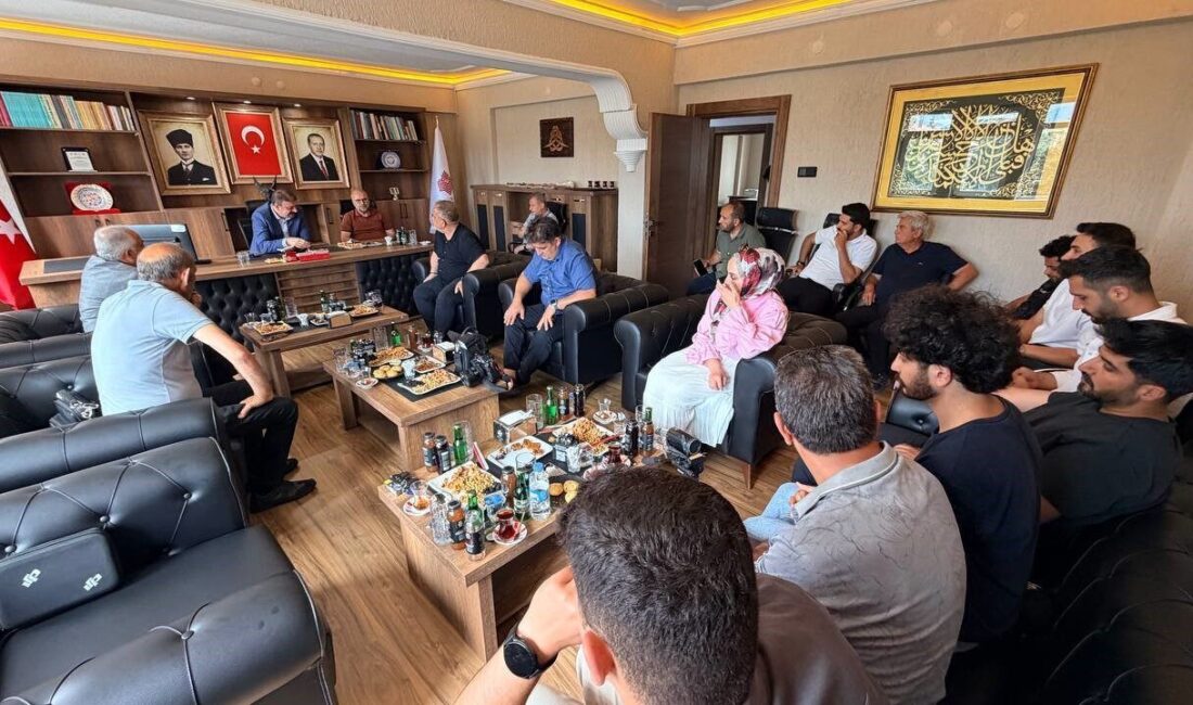 Vakıflar Genel Müdürü Sinan Aksu, Erzincan’da basın mensuplarıyla bir araya
