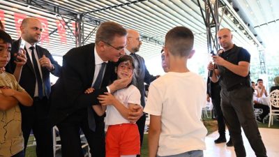 Erzurum Valisi Aydın Baruş, vakıf bursiyeri öğrenciler ve aileleri için