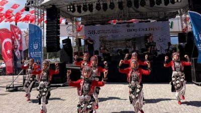 Bursa’nın Fethi’nin 700. yılı etkinlikleri kapsamında Keles’te düzenlenen Kocayayla Şenlikleri’nde