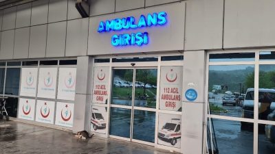 Zonguldak’ın Alaplı ilçesinde minibüs ile motosikletin çarpışması sonucu meydana gelen
