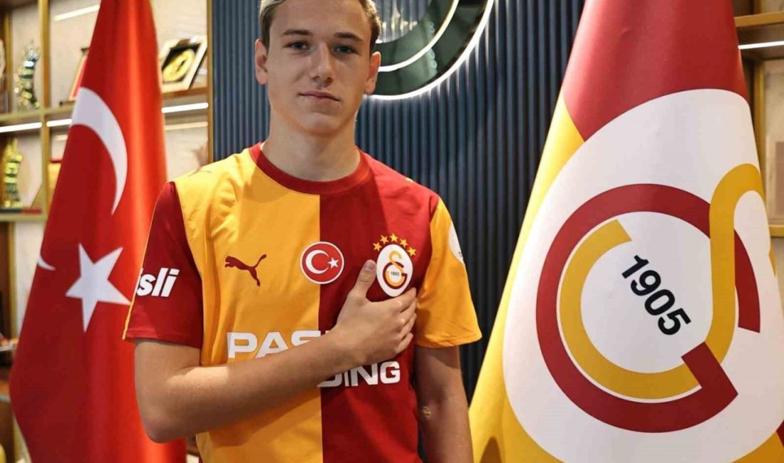 Galatasaray’ın yeni transferi 21 yaşındaki futbolcu Aleksey Batrakov, sarı-kırmızılıların tarihindeki