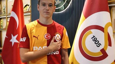 Galatasaray’ın yeni transferi 21 yaşındaki futbolcu Aleksey Batrakov, sarı-kırmızılıların tarihindeki