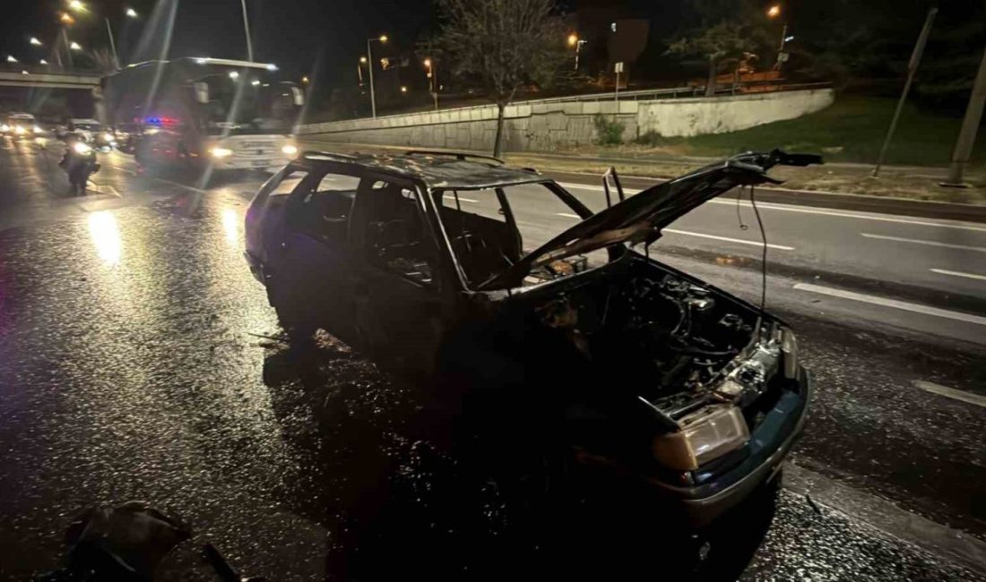 Eskişehir’de çevreyolunda henüz bilinmeyen bir nedenle alev alan otomobil kullanılmaz