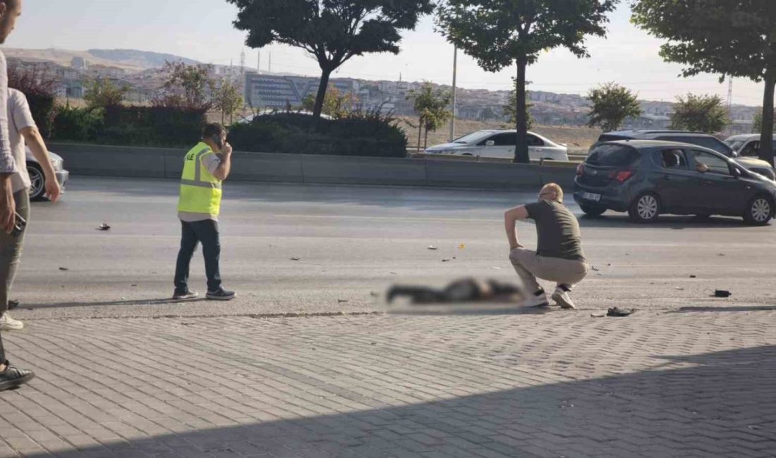 Ankara’nın Etimesgut ilçesinde seyir halindeki otomobille çarpışan motosikletteki 2 kişi