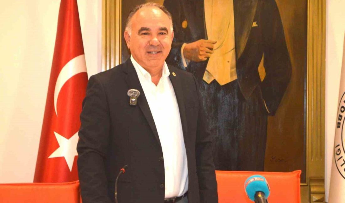 Balıkesir’in Ayvalık ilçesinde; Ayvalık Ticaret Odası (ATO) Başkanı Ali Uçar,
