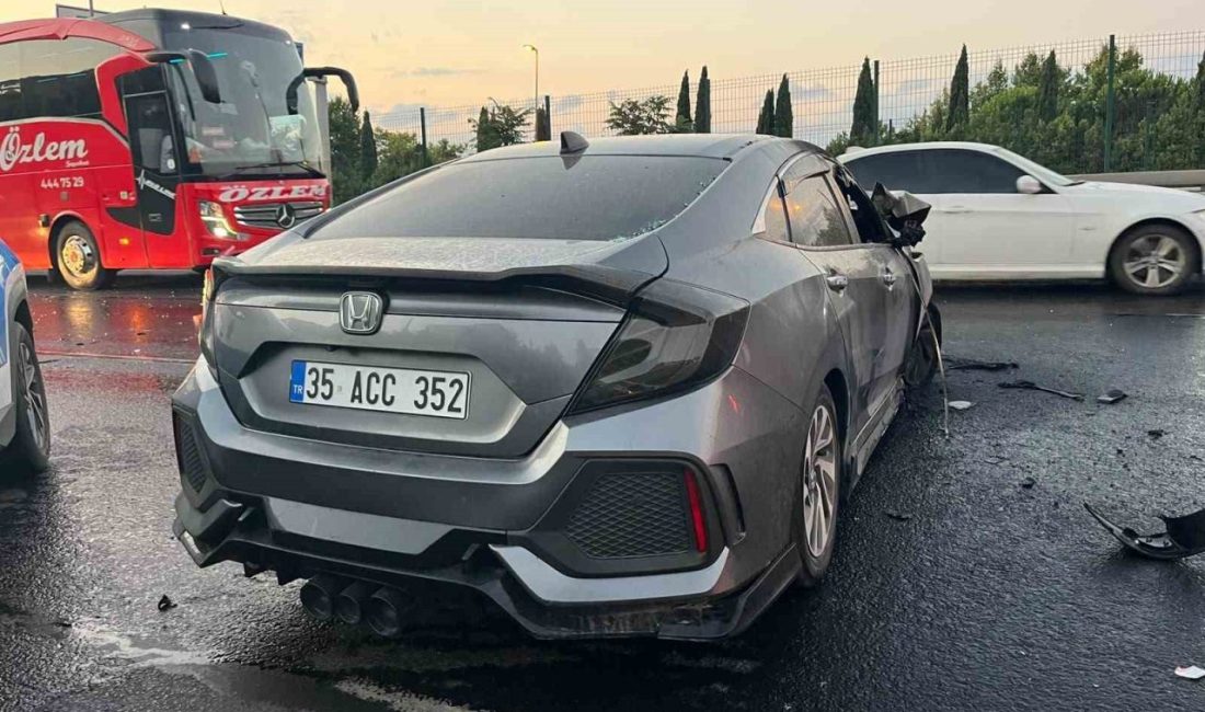 İstanbul Bahçelievler E5 Karayolu’nda otomobil ve hafif ticari araç kazaya