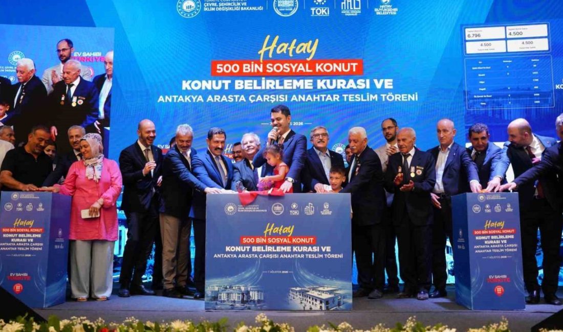 Hatay’da düzenlenen ‘Ev Sahibi Türkiye’ Konut Belirleme Kura Töreni’ne katılan