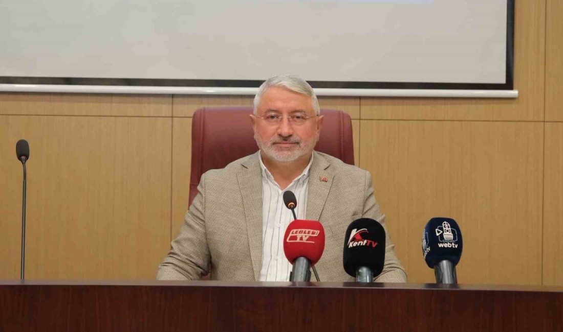 Çorum Belediye Başkanı Halil İbrahim Aşgın, üçüncü sentetik saha projesiyle