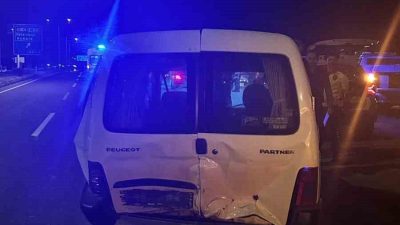 Bolu’da D-100 kara yolunda otomobil ile hafif ticari aracın çarpıştığı