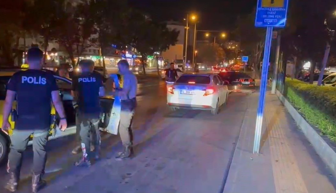 Bursa’da polis ekiplerince gerçekleştirilen uygulamada 2 bin 569 şahsın UYAP