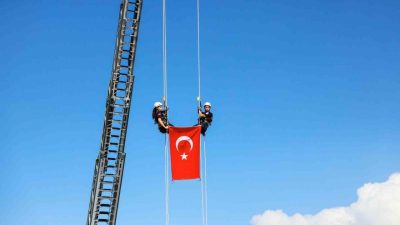 Bursa’da 17 Ağustos Marmara Depremi’nin 27’nci yıl dönümünde düzenlenen programda,