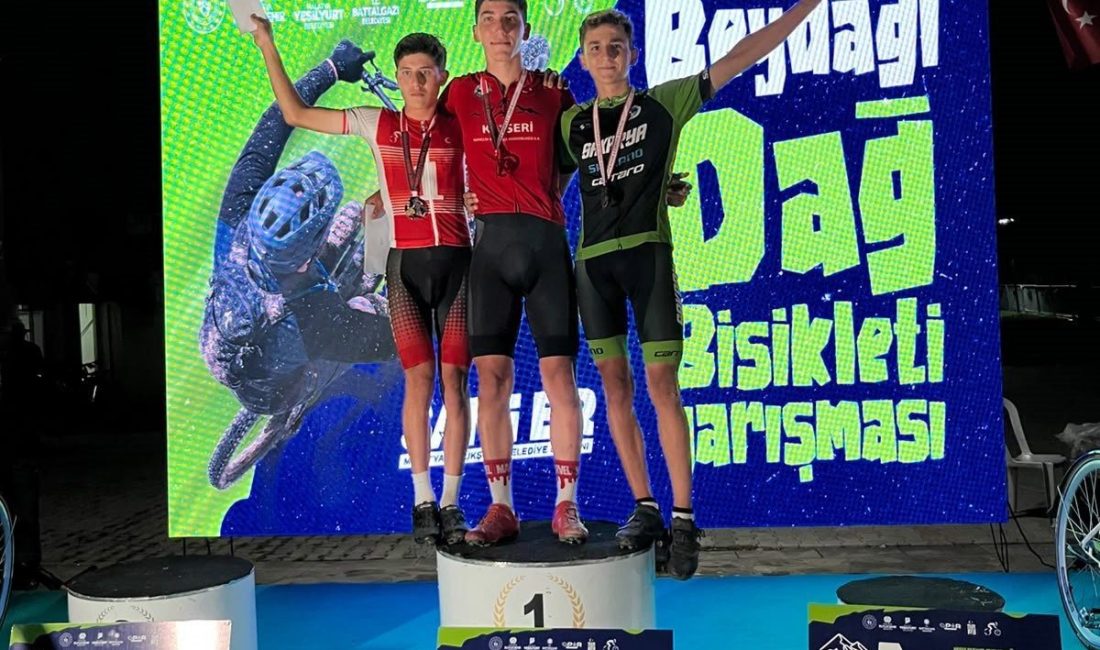 Sakarya Büyükşehir Belediyesi Spor Kulübü bisiklet sporcuları, Malatya’da düzenlenen Beydağı