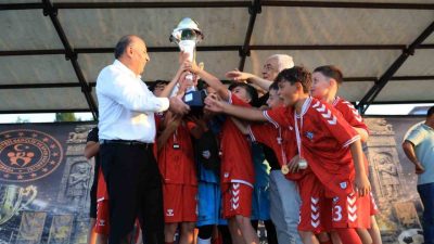 Çorum’un Alaca ilçesinde düzenlenen Hitit Cup Futbol Turnuvası’nın şampiyonu Samsun