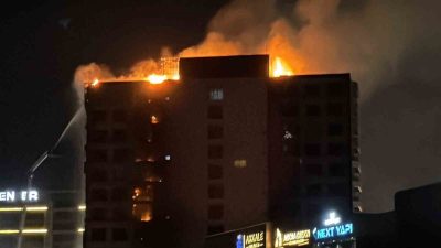 Diyarbakır’ın Kayapınar ilçesinde 12 katlı bir plazanın dış cephesinde çıkan