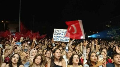 Edirne’de 30 Ağustos Zafer Bayramı kutlamaları programında sahne alan sanatçı