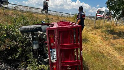 Bilecik’te seyir halindeki elektrikli motosiklet kontrolden çıkarak şarampole devrilirken, sürücüsü