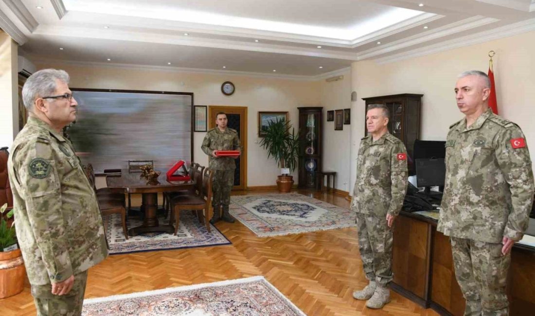 Erzincan’da bulunan 3’üncü Ordu Komutanlığında, Kara Kuvvetleri Komutanı Orgeneral Metin