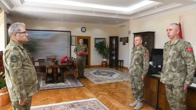 Erzincan’da bulunan 3’üncü Ordu Komutanlığında, Kara Kuvvetleri Komutanı Orgeneral Metin