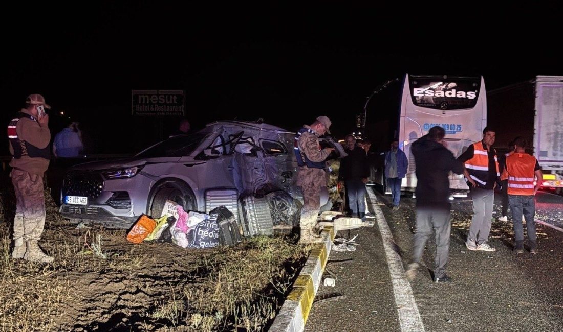 Erzincan’da yolcu otobüsü ile SUV tipi aracın çarpışması sonucu meydana