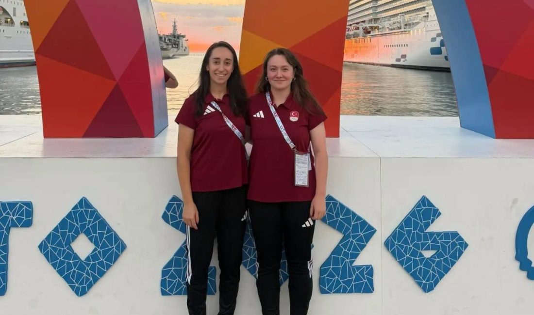 İtalya’da düzenlenen Akdeniz Oyunları’nda Türkiye’nin badminton milli takımı, kadınlar ve