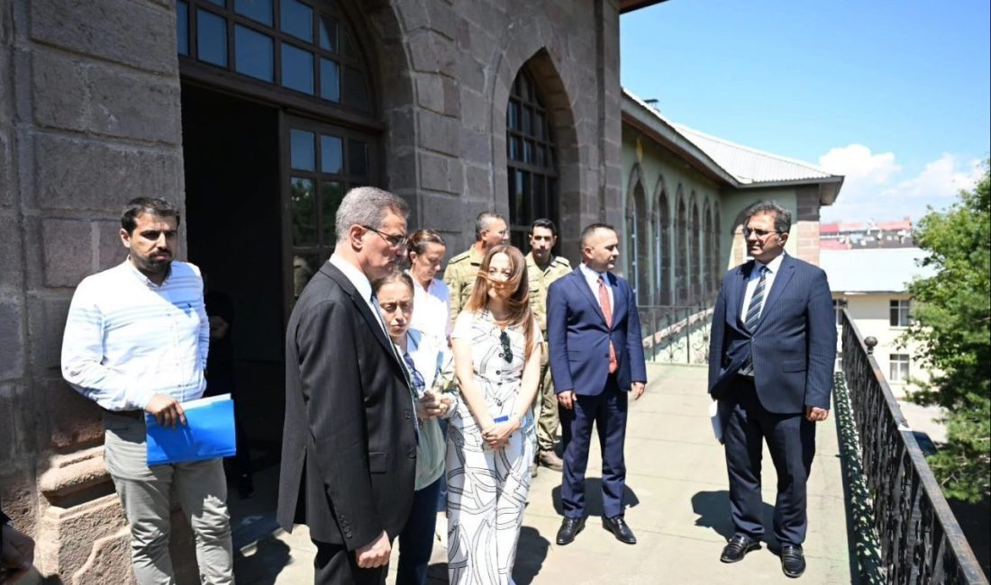 Erzurum Valisi Aydın Baruş, Erzurum Lisesine devredilen eski Mareşal Fevzi