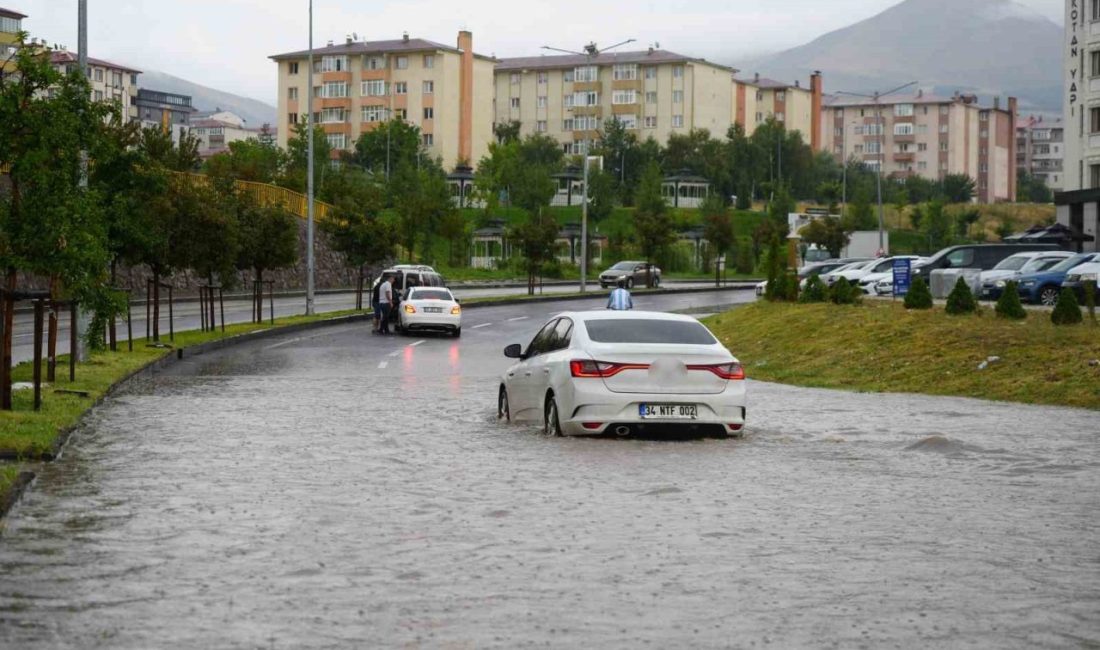 Erzurum’da etkili olan sağanak yağış, su baskınlarına ve trafikte aksamalara