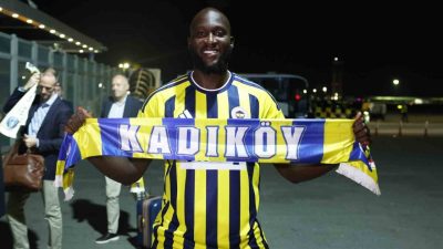 Fenerbahçe’nin yeni transferi Belçikalı forvet Romelu Lukaku, İstanbul’a geldi. Fenerbahçe,