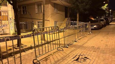 İstanbul Güngören’de 5 katlı binanın birinci katındaki balkon, henüz bilinmeyen